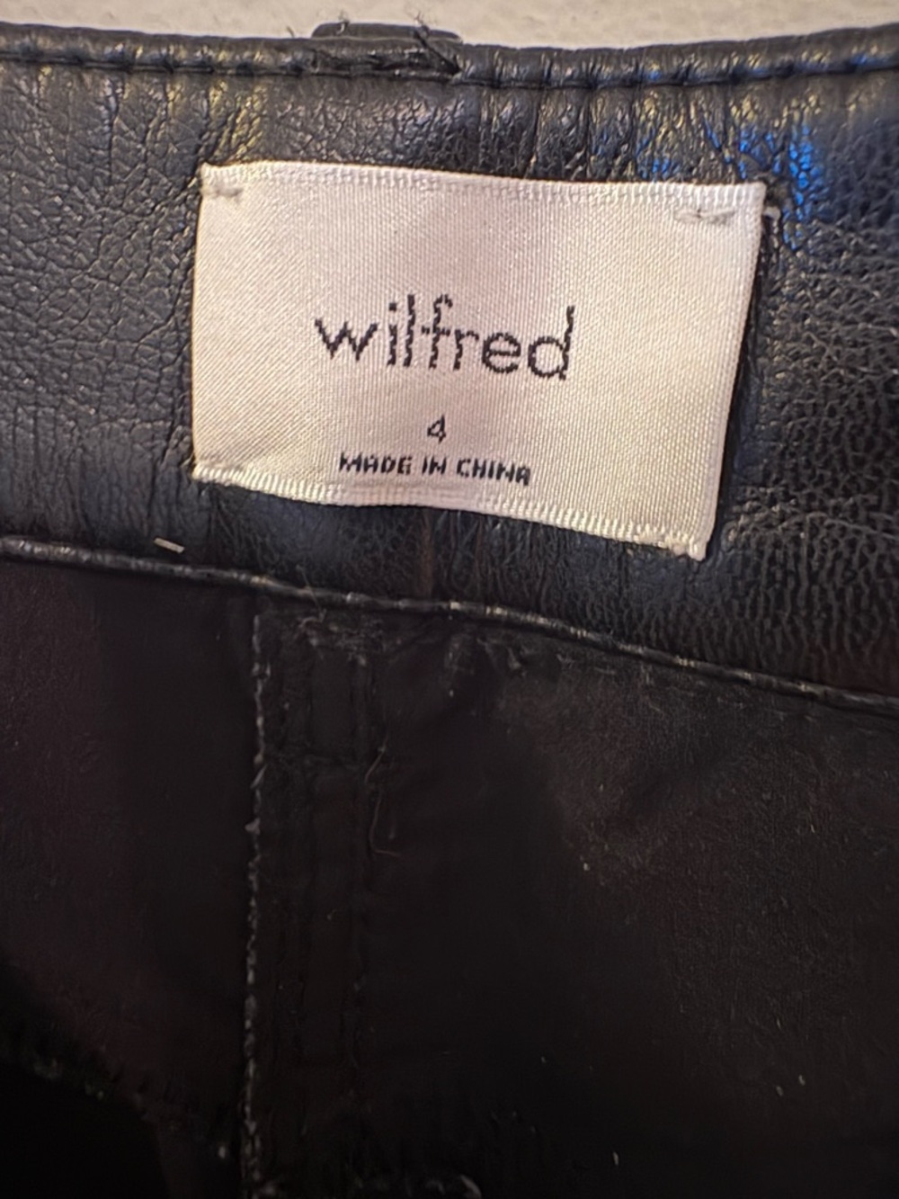 Wilfred Women’s Black Faux Leather, high rise straight leg pants Sz 4, like new! - Picture 4 of 11